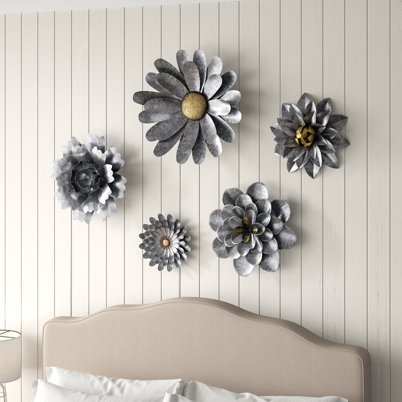 Gracie Oaks 5 Piece Galvanized Metal Flower Hanging Wall